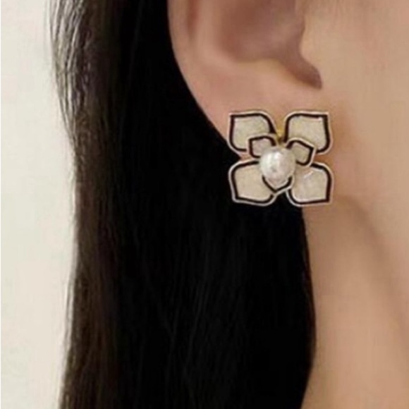 925 Enamel Camellia Earrings Paris style Womens Jewelry White Black - Picture 2 of 11